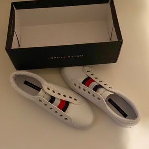 9M Women’s Tommy Hilfiger White Low Top Shoes